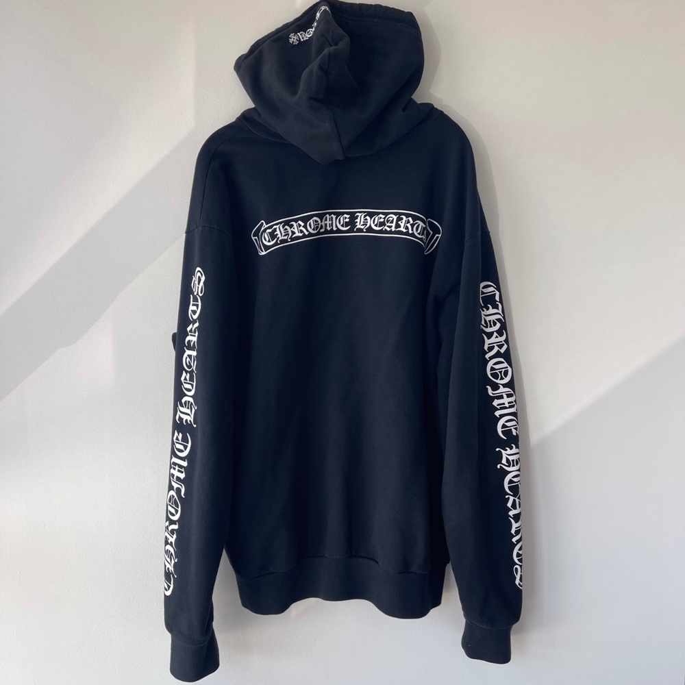 • BANNER • CHROME HEARTS •